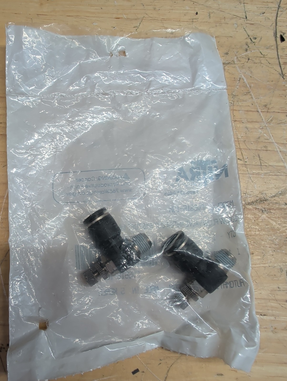 Qty (2) Nitra Pneumatic Elbow Flow Valve Meter Out 5/16 Tube 1/8 NPT FVS516-18N Qty (2) Nitra Pneumatic Elbow Flow Valve Meter Out 5/16 Tube 1/8 NPT FVS516-18N
