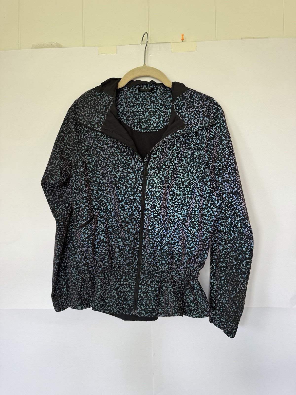 Lululemon SeaWheeze 2019 Mist Over Reflective Windbreaker Jacket Size 4