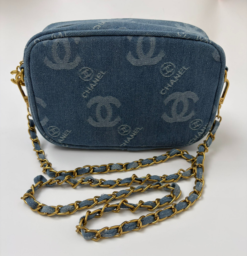 CHANEL Blue Denim Makeup Bag with Chain Crossbody Bag Limited VIP Gift