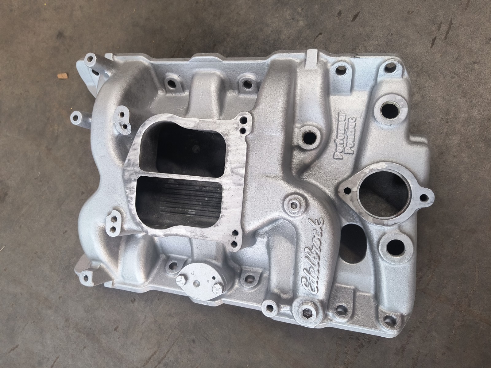 Edelbrock 2156 Performer Intake Manifold Pontiac V8 326 350 389 400 428 455 Edelbrock 2156 Performer Intake Manifold Pontiac V8 326 350 389 400 428 455