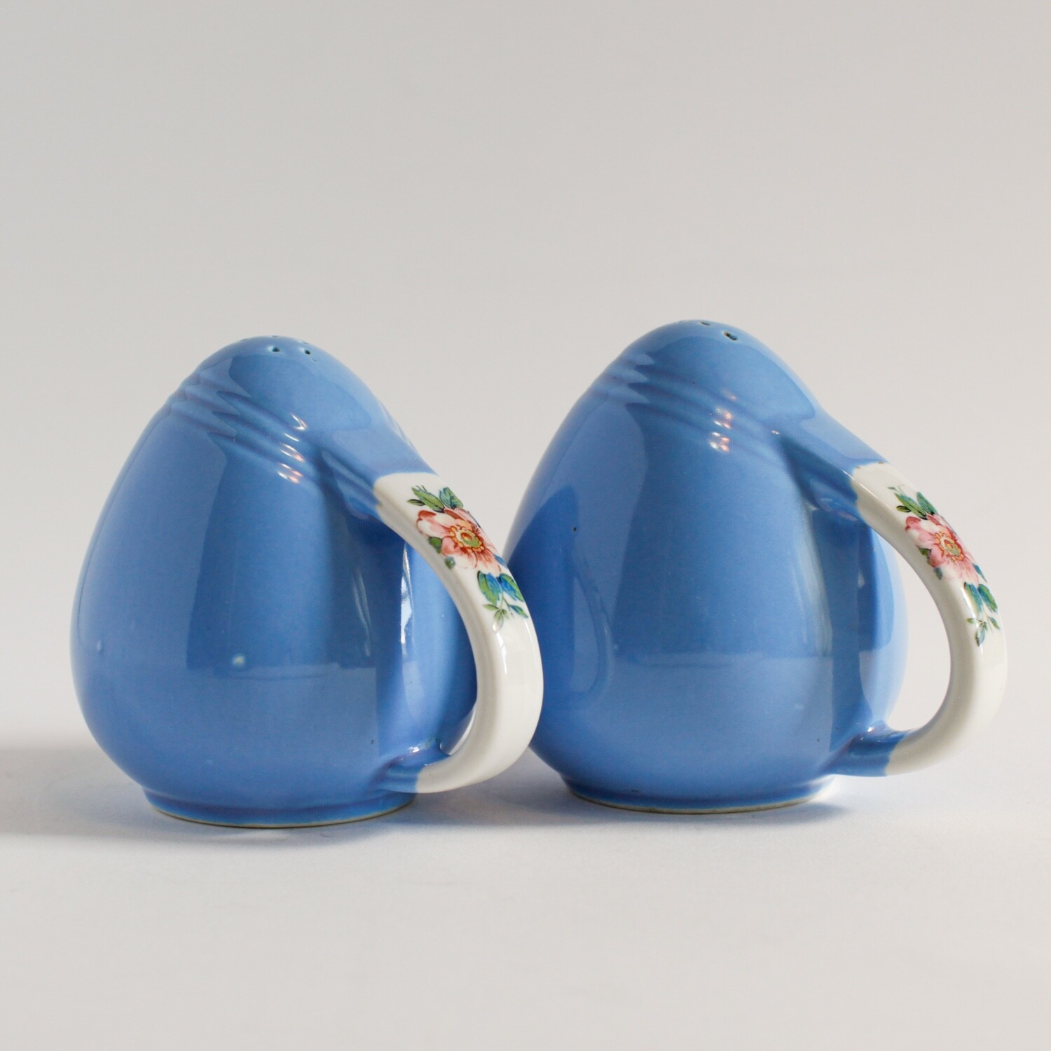 VINTAGE HALL'S SUPERIOR QUALITY KITCHENWARE ROSE PARADE SALT AND PEPPER SHAKERS VINTAGE HALL'S SUPERIOR QUALITY KITCHENWARE ROSE PARADE SALT AND PEPPER SHAKERS
