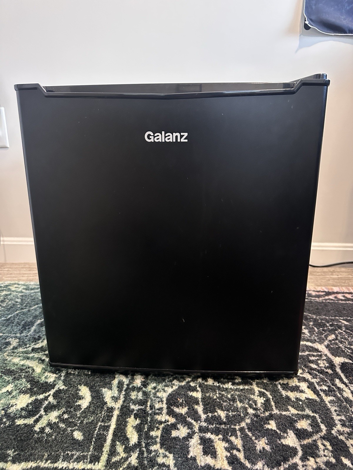 Galanz 1.7 Cu Ft Single Door Mini Fridge GL17BK, Black Galanz 1.7 Cu Ft Single Door Mini Fridge GL17BK, Black