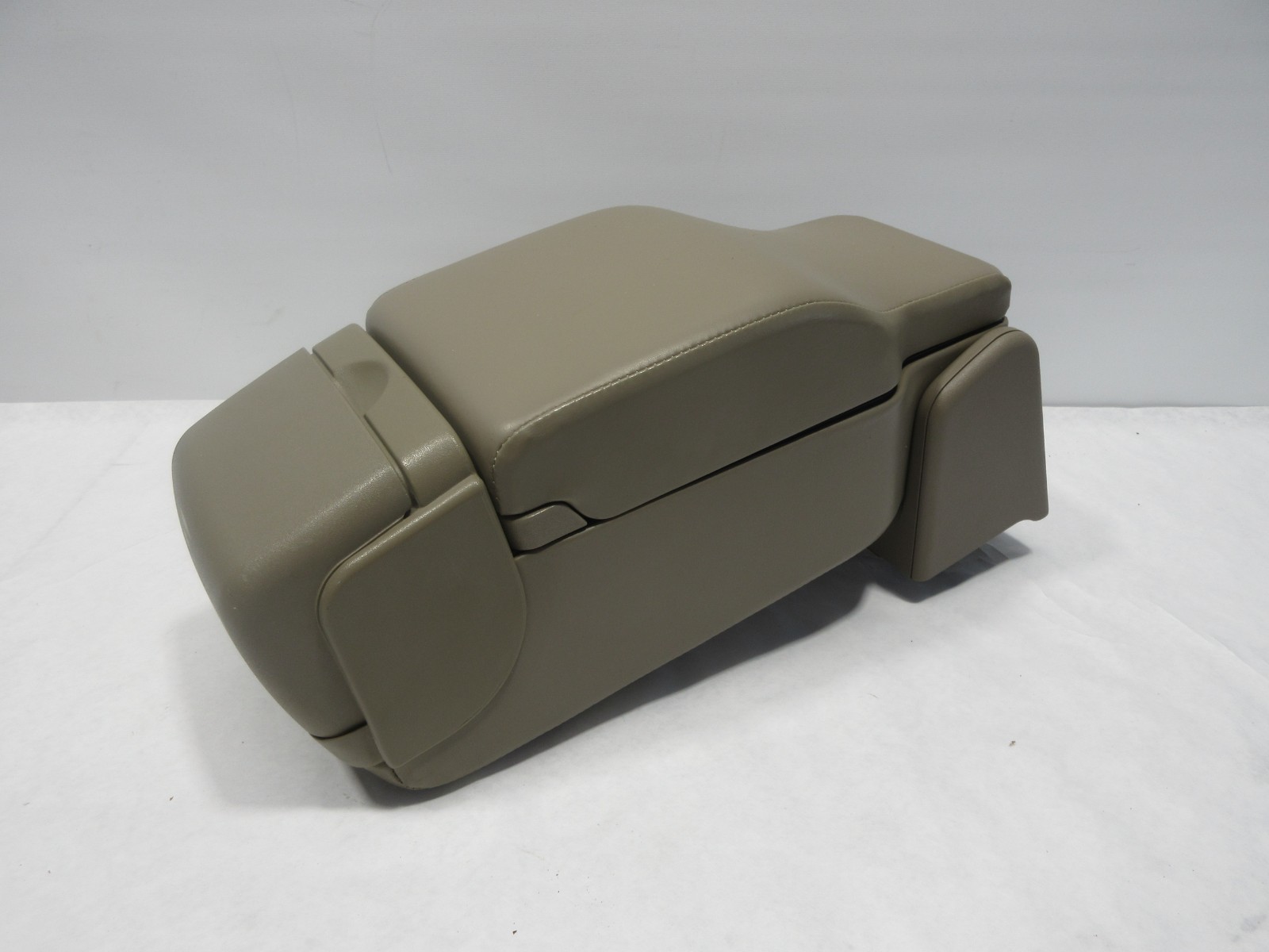 2000-05 BUICK LESABRE TAN LEATHER CENTER CONSOLE CUP HOLDER 2000-05 BUICK LESABRE TAN LEATHER CENTER CONSOLE CUP HOLDER