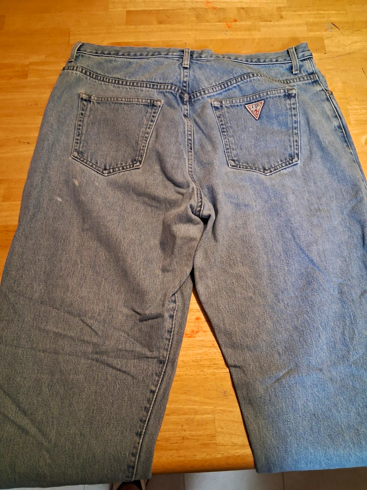 Vintage Guess Light Wash Button Fly Women\'s Jeans Size 34 Vintage Guess Light Wash Button Fly Women\'s Jeans Size 34