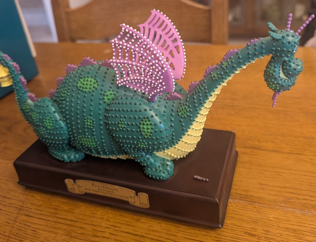 WDCC Pete's Dragon Elliott Main Street Electrical Parade Figurine Box COA Lanter WDCC Pete's Dragon Elliott Main Street Electrical Parade Figurine Box COA Lanter