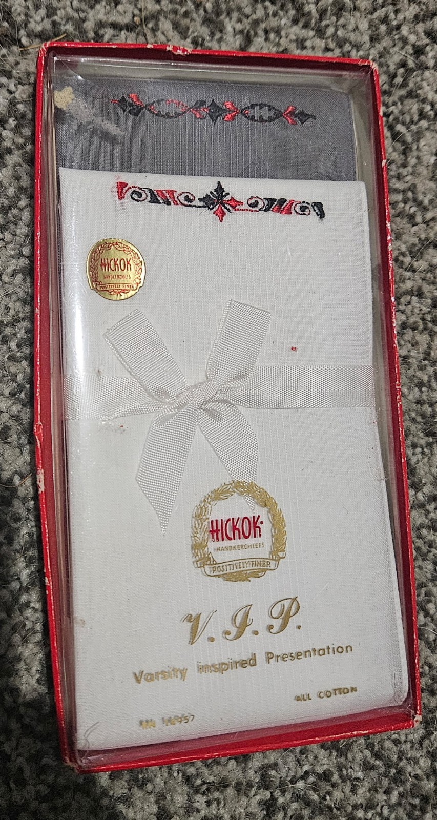 Vintage Hickok V.I.P. Embroidered Red Handkerchief Gift Set Vintage Hickok V.I.P. Embroidered Red Handkerchief Gift Set