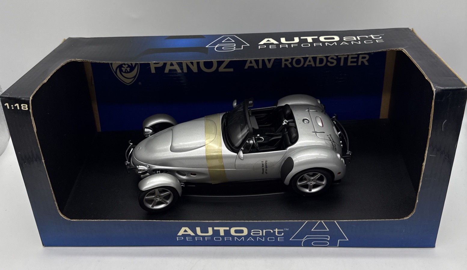 AUTOART 1/18 PERFORMANCE SILVER 1998 PANOZ AIV ROADSTER IN BOX NO BOX PLASTIC