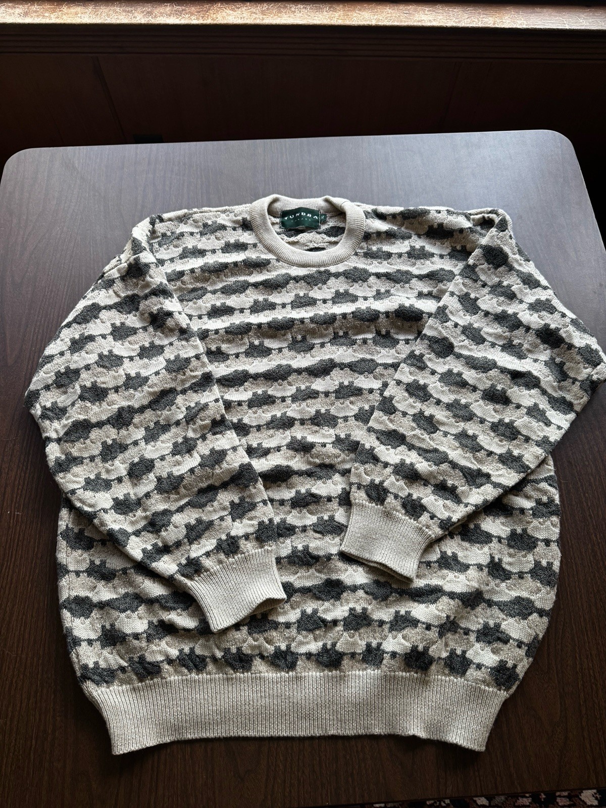 Vintage Tundra Canada 3d Texture COOGI Style Sweater XL White Cream 90s Vintage Tundra Canada 3d Texture COOGI Style Sweater XL White Cream 90s