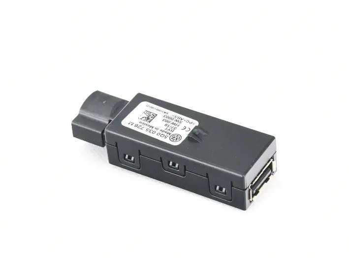 NEW SKODA SUPERB MK3 USB CONNECTOR 5Q0035726M