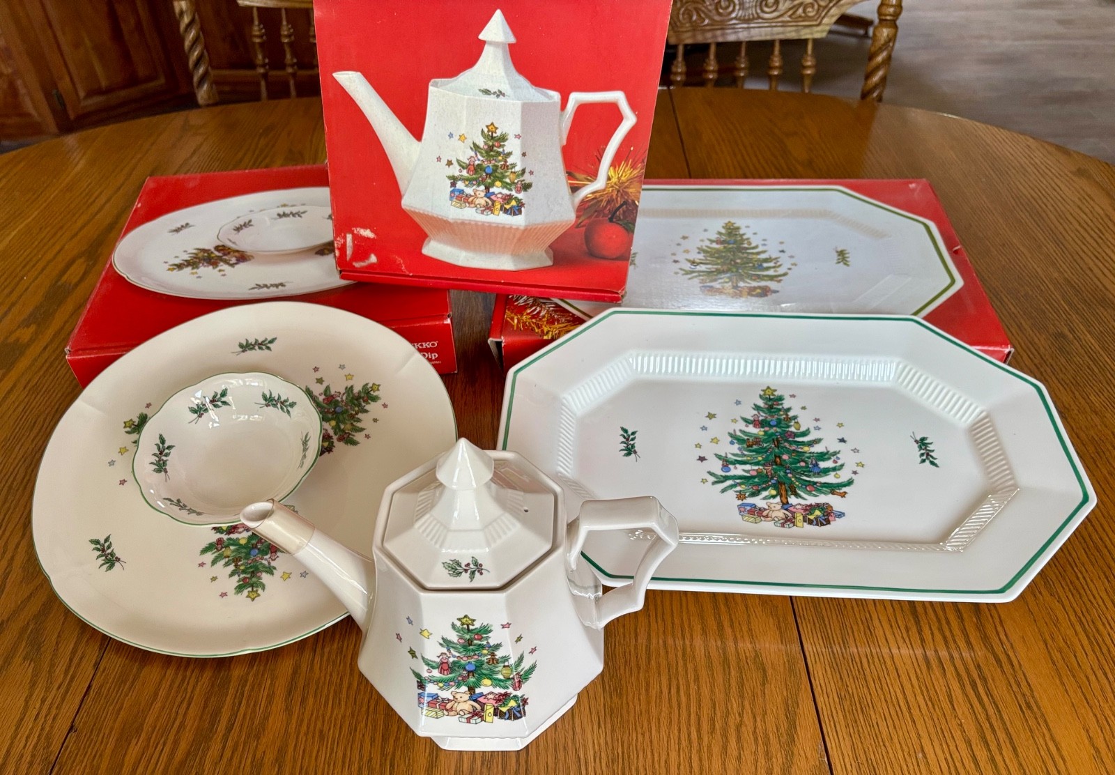 1990’s Nikko Christmastime New 5 Pc. 16x10 Platter, Tea Pot, Chip & Dip Japan