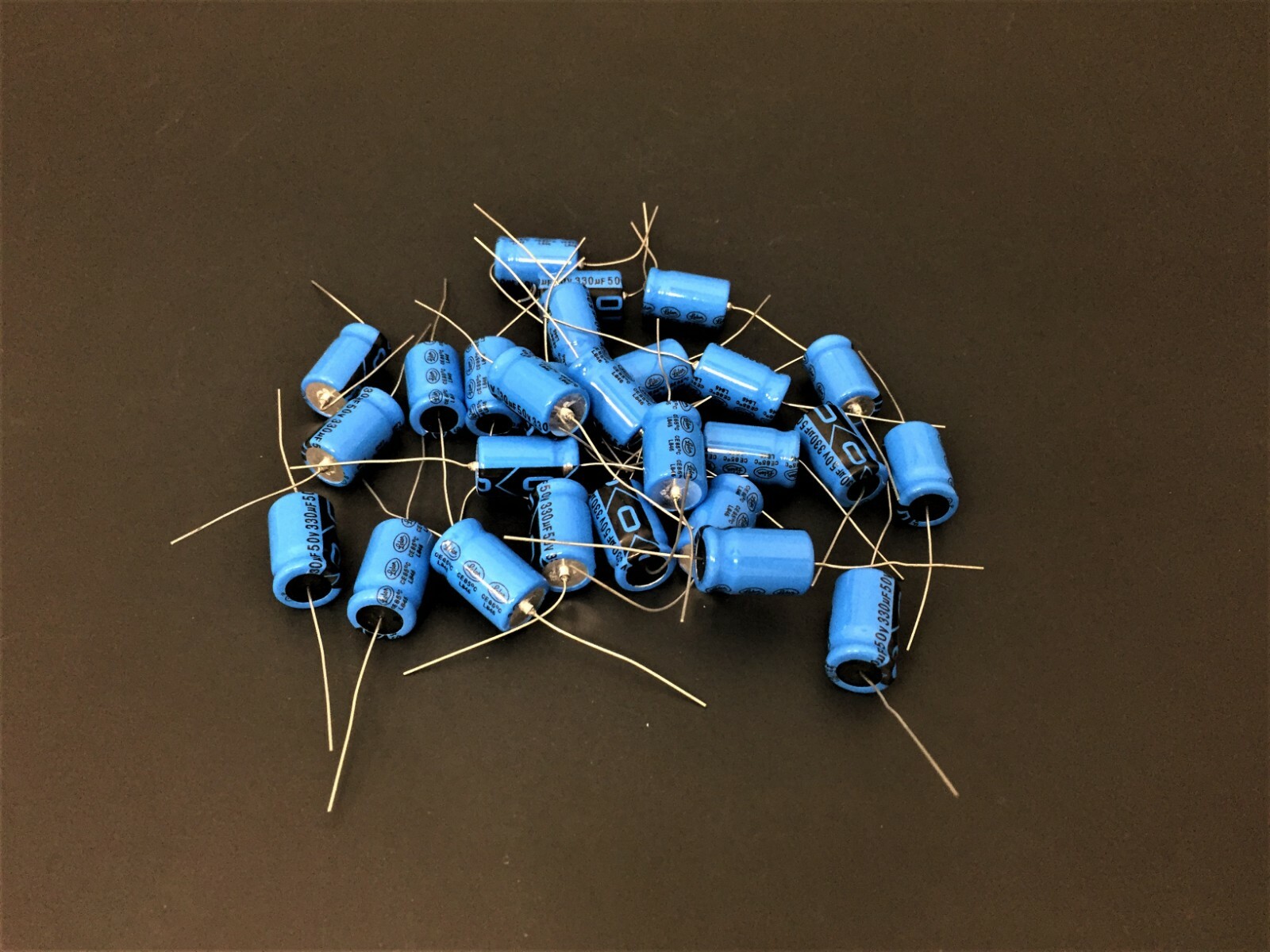 (2x) 330uF - 50V - 85°C - Axial Aluminum Electrolytic Capacitors - 