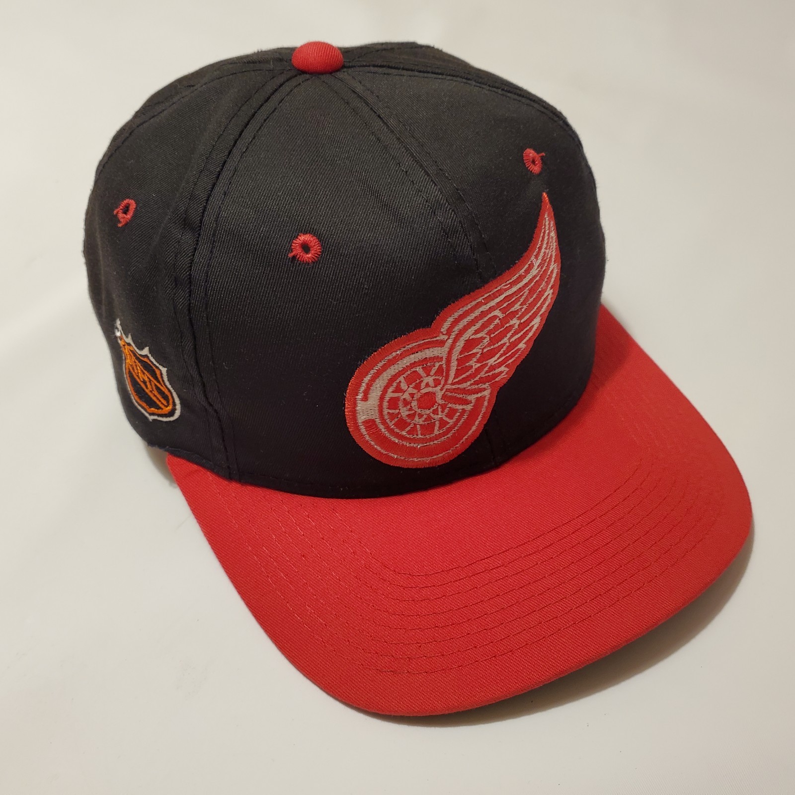 VTG Sports Specialties Detroit Red Wings Plain Logo Back Script Snapback W/ Wear