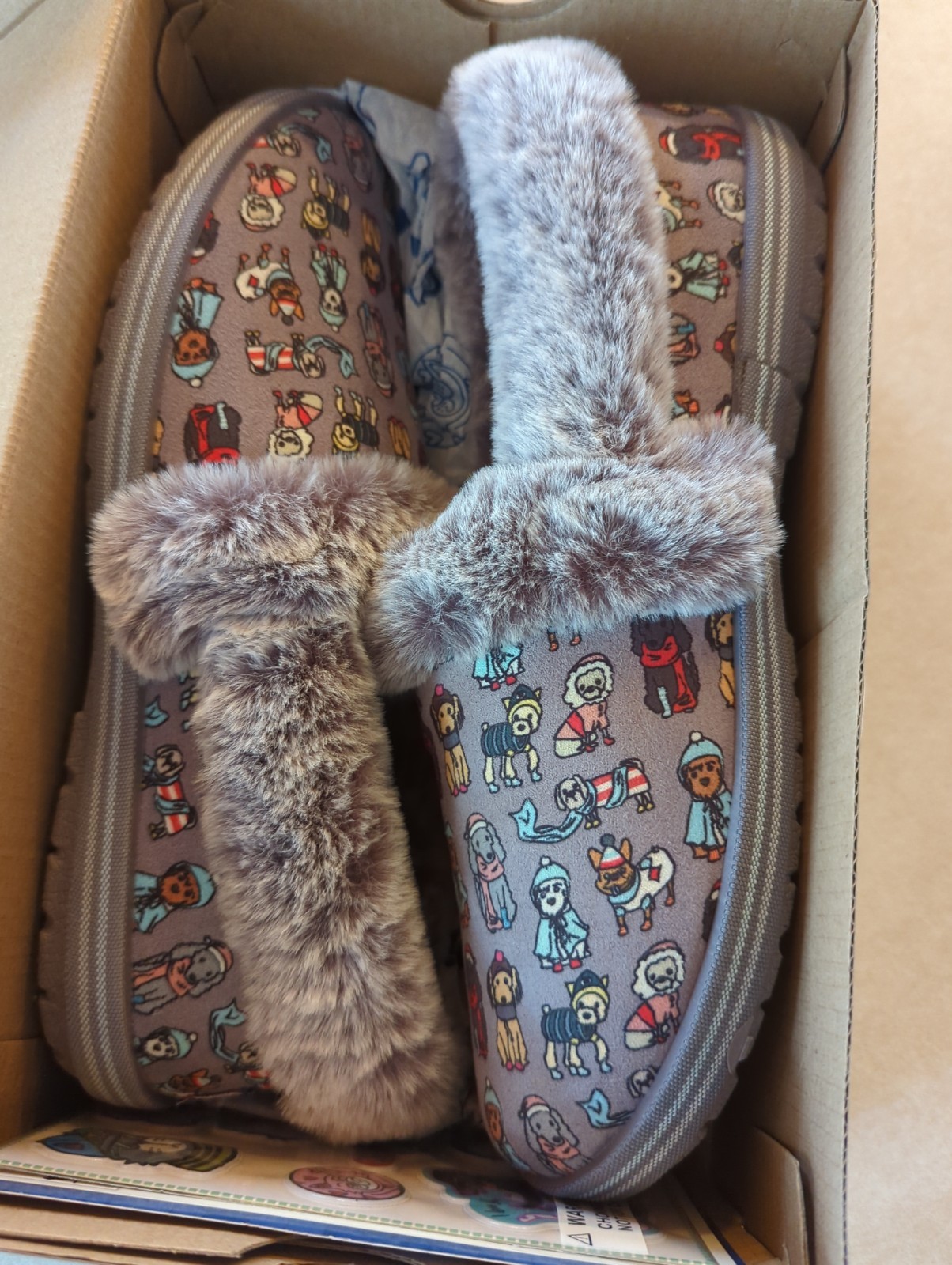 NEW BOBS by Skechers Pooch Winter Wags Dogs Women\'s Faux Fur Slippers - Size 8
