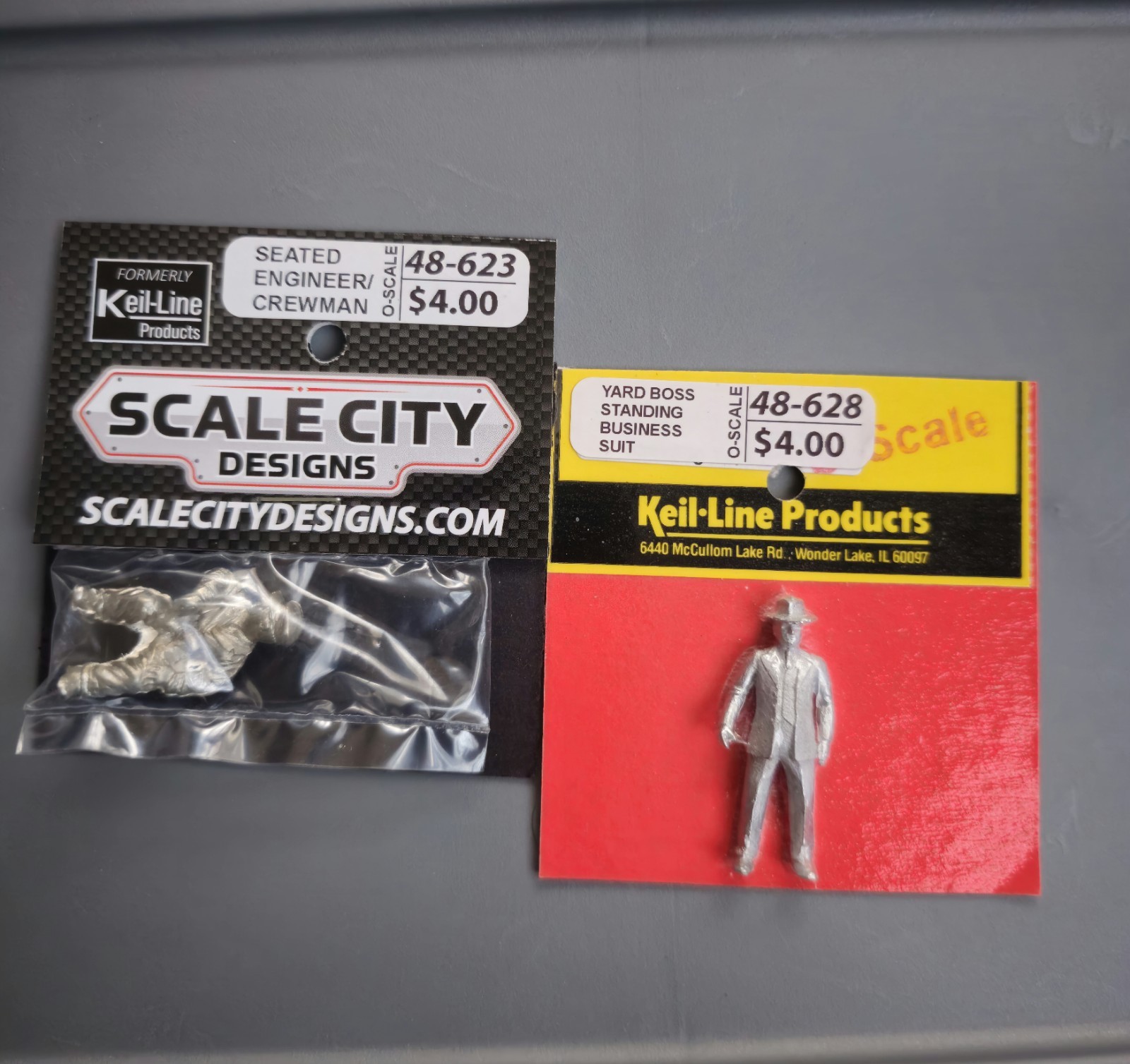 Keil-line products Yard Boss Standing Business suit & Seated Engineer o scale Keil-line products Yard Boss Standing Business suit & Seated Engineer o scale