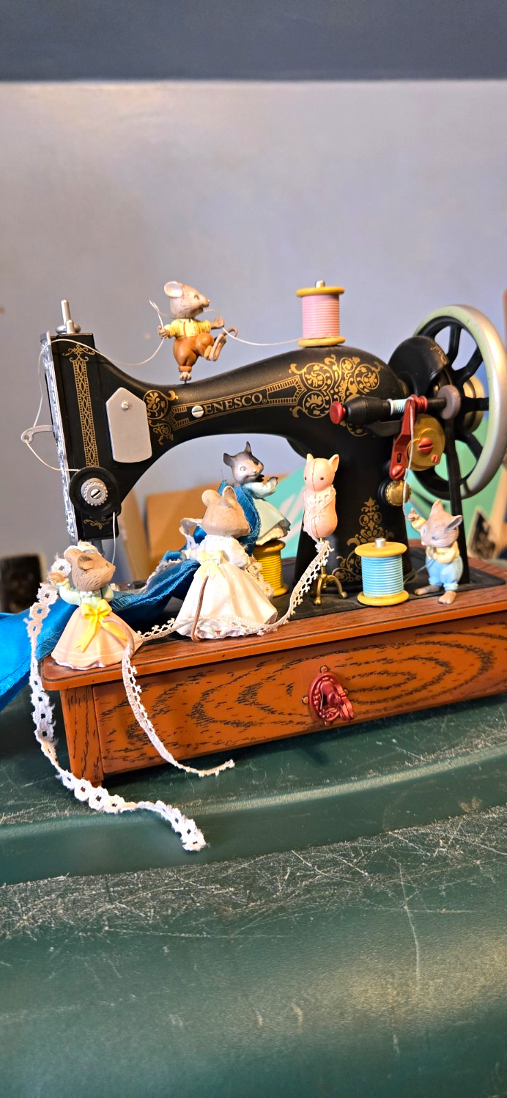 Vintage Enesco Sew Pretty Deluxe Multi-Action Musical Collectible Music Box Vintage Enesco Sew Pretty Deluxe Multi-Action Musical Collectible Music Box