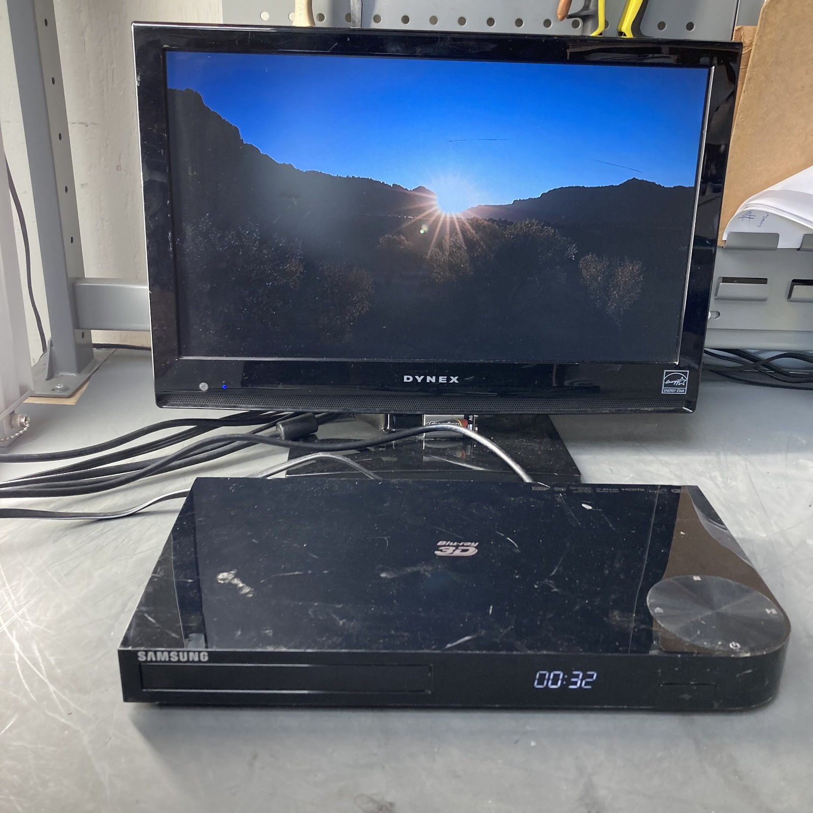 Samsung BD-F5900 Blu-ray 3D Player WiFi Smart Hub No Remote Tested Working