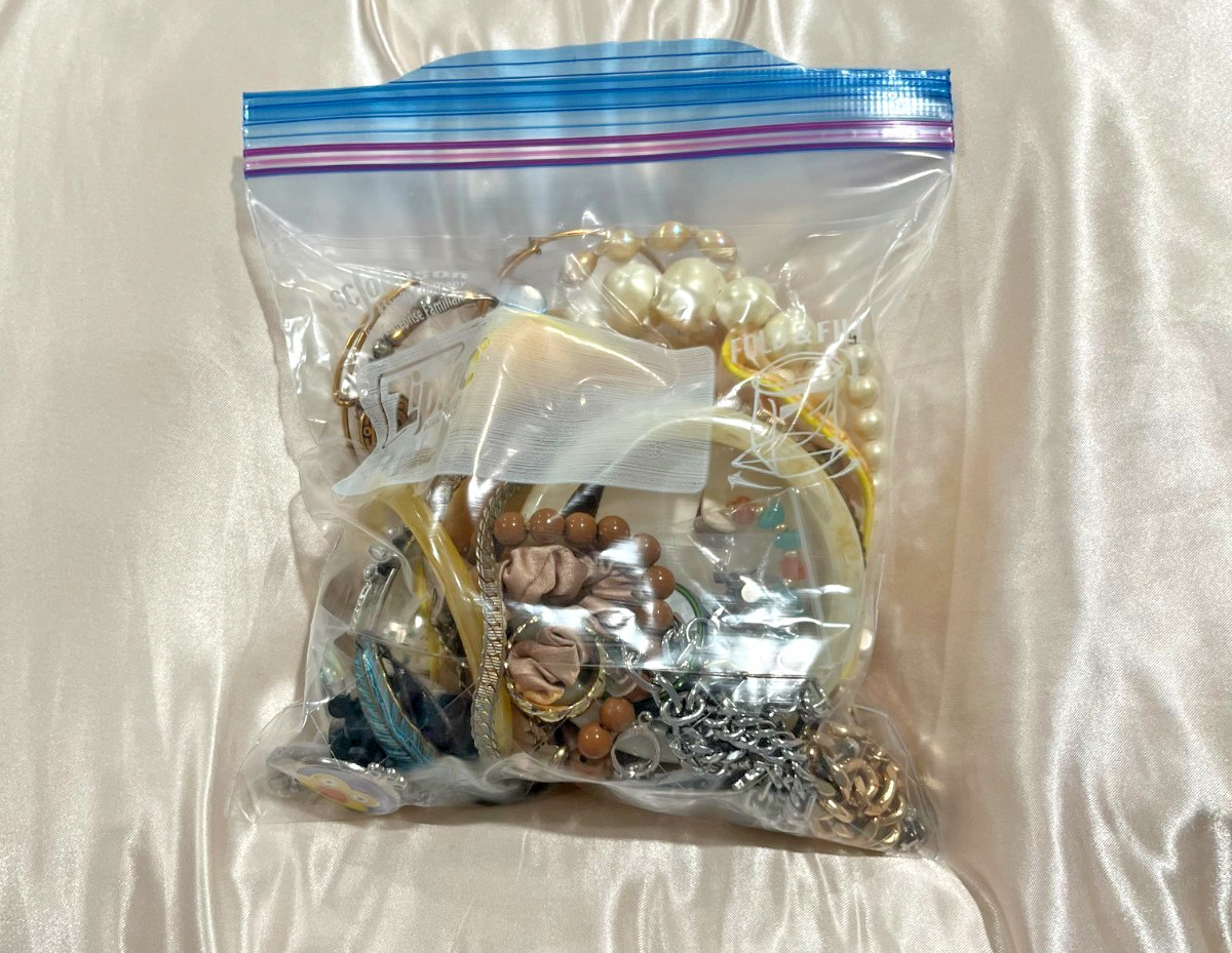 Mixed Lot Costume Jewelry Bulk Grab Bag Bracelets Necklaces Earring Mixed Lot Costume Jewelry Bulk Grab Bag Bracelets Necklaces Earring
