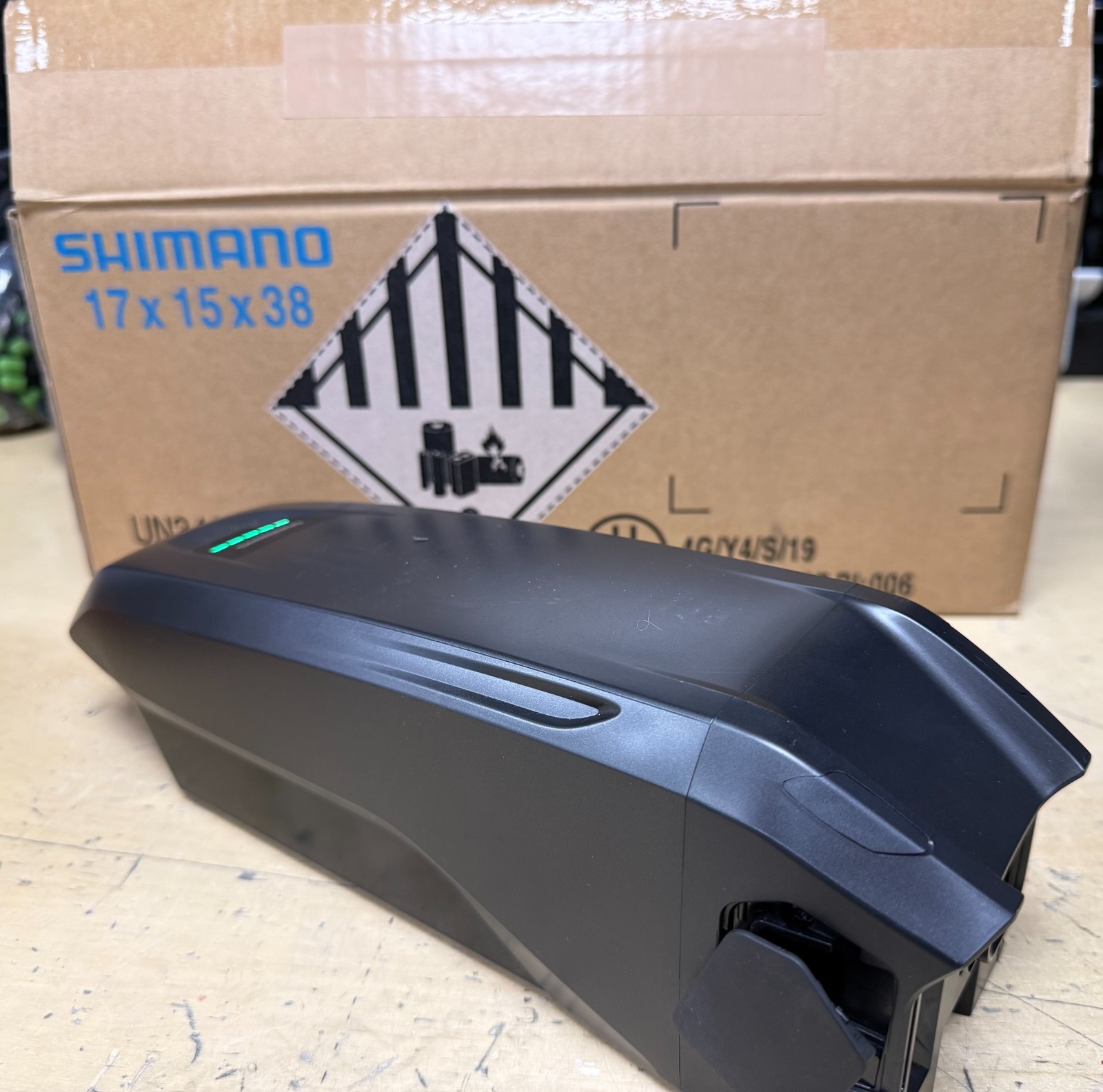 Shimano BTE8010 Battery OEM 36volt 14ah Downtube mounting Shimano BTE8010 Battery OEM 36volt 14ah Downtube mounting