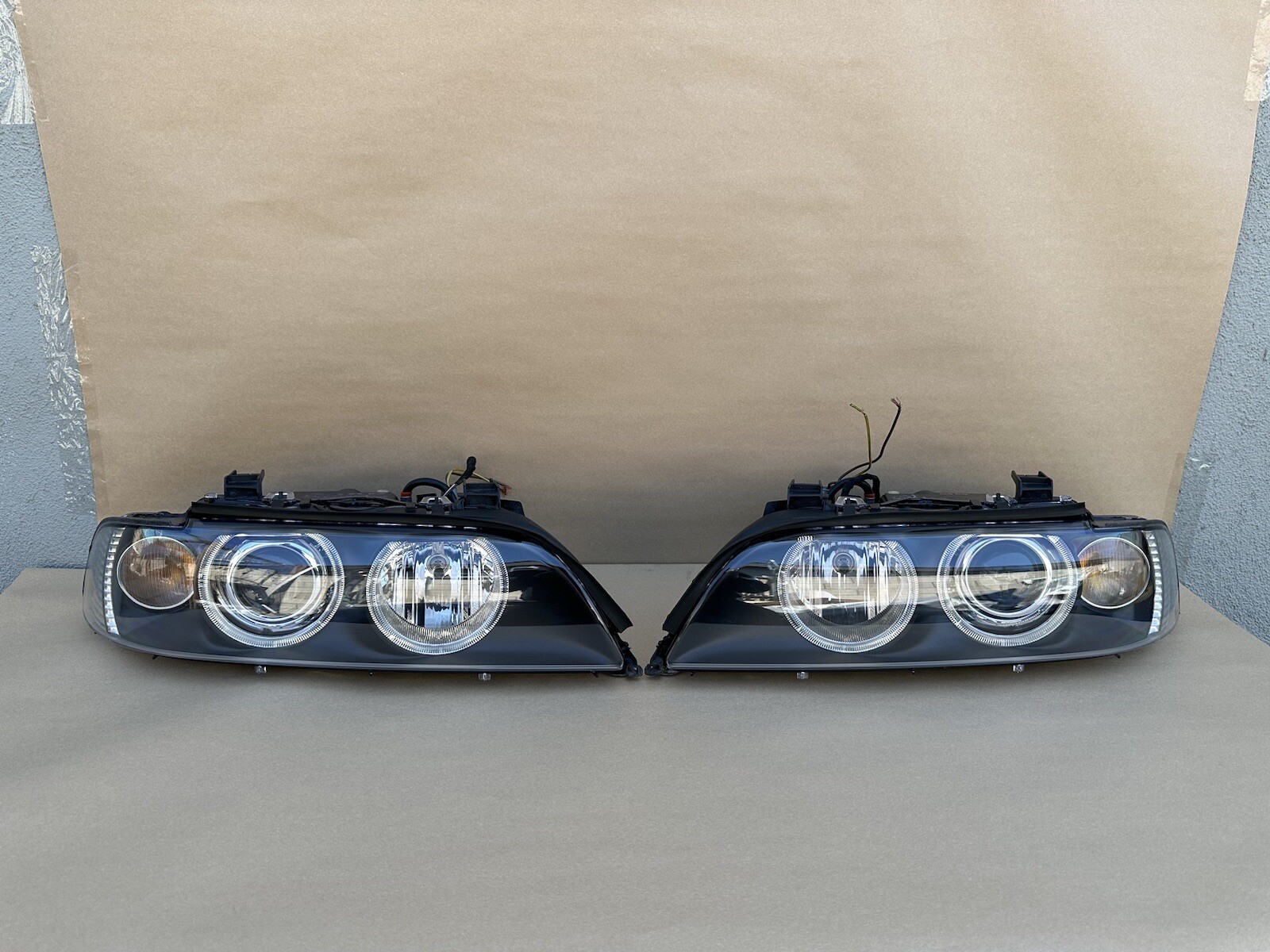 01-03 BMW E39 540i 525i 530i M5 Xenon Headlight Assembly, OEM Euro Set of L&R