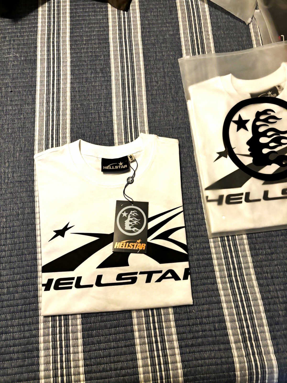 HELLSTAR Men\'s S White Graphic Logo Crew Neck Short Sleeve T-Shirt