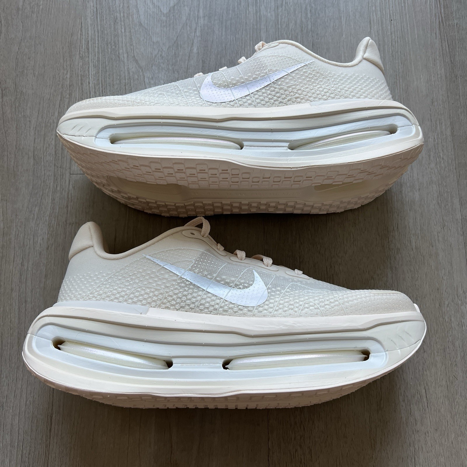 Nike Vomero Premium Pale Ivory IQ8102-100 Size 9.5 Women