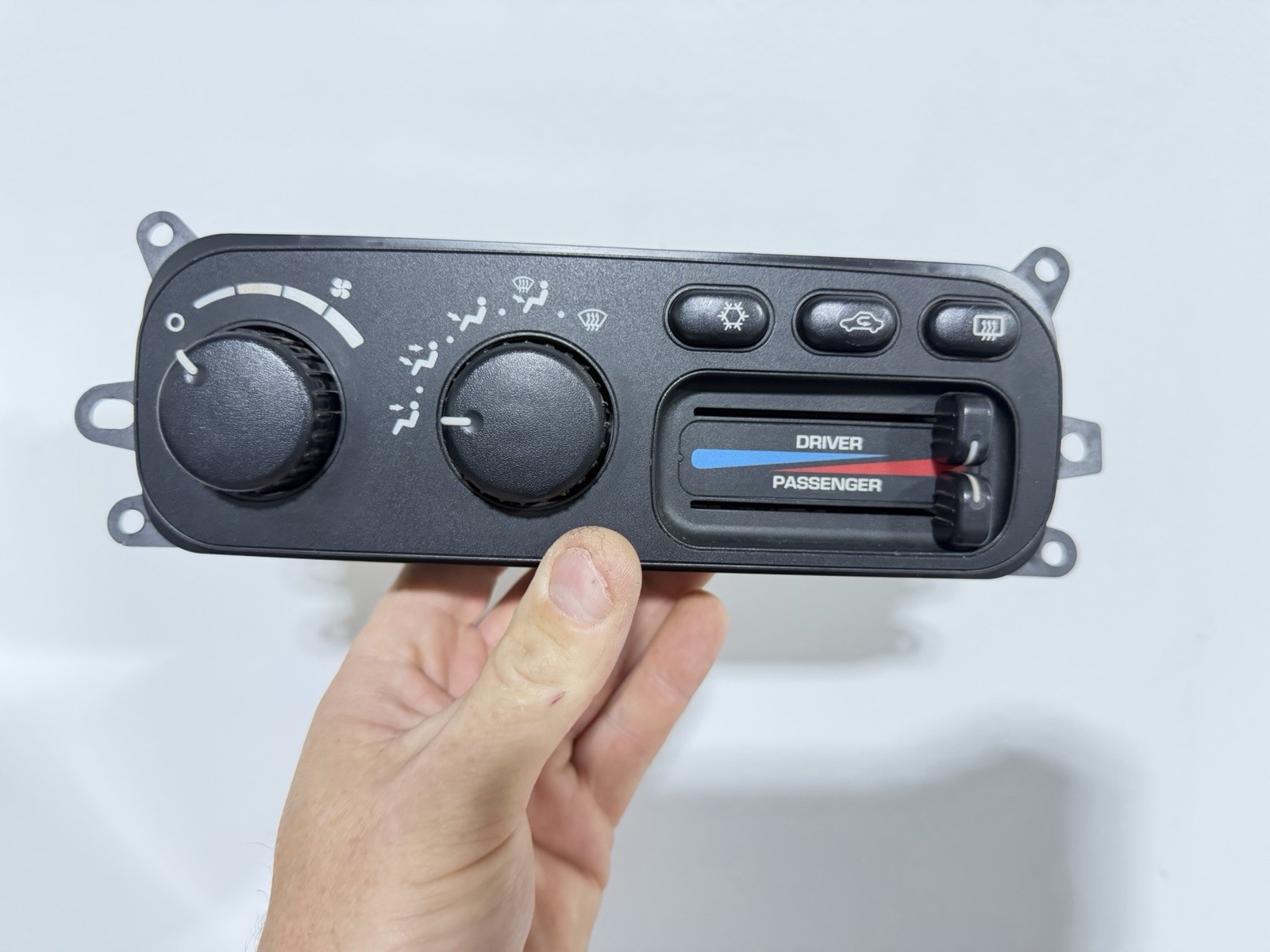 02-05 Dodge Ram 1500 2500 3500 Dual Climate Control Module 55056323AD Oem Used 02-05 Dodge Ram 1500 2500 3500 Dual Climate Control Module 55056323AD Oem Used
