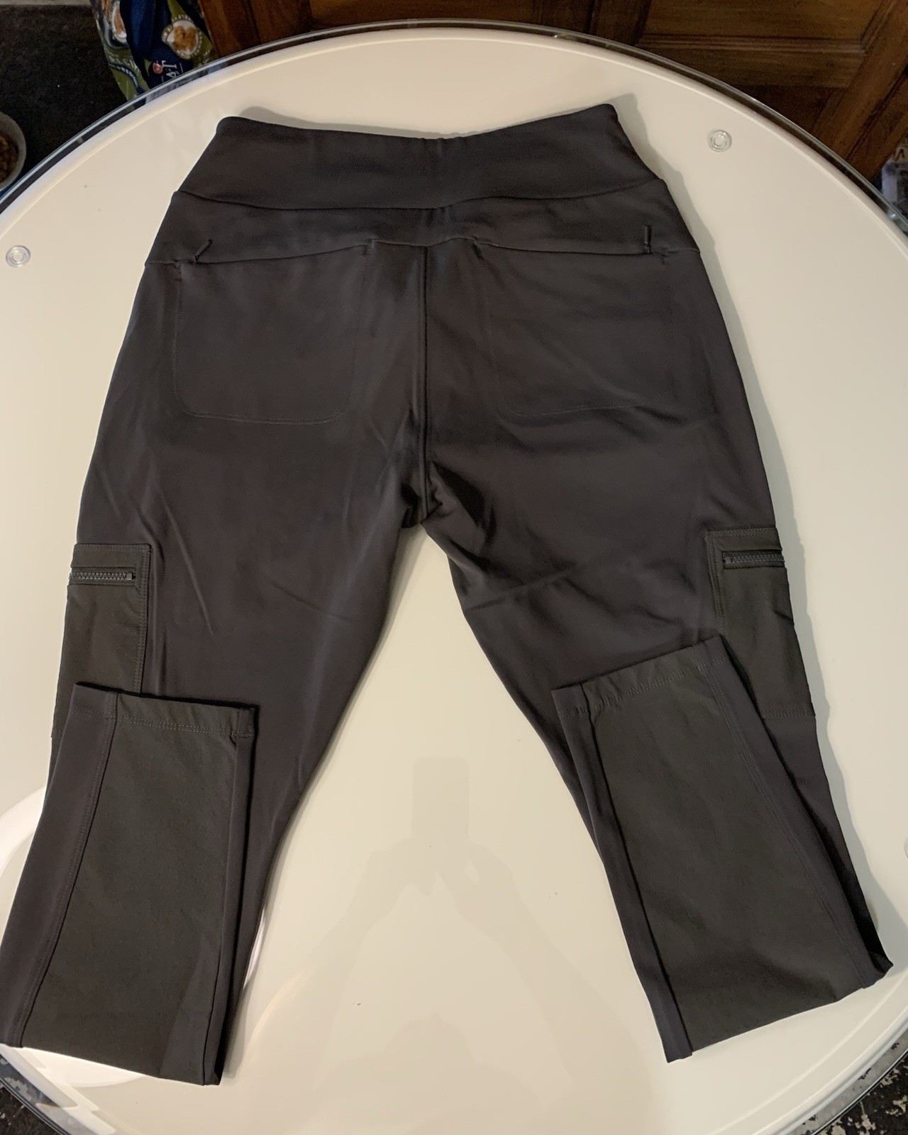 Athleta Headlands Hybrid Cargo Tight Leggings Peat Zippered Pockets Size 10 Athleta Headlands Hybrid Cargo Tight Leggings Peat Zippered Pockets Size 10