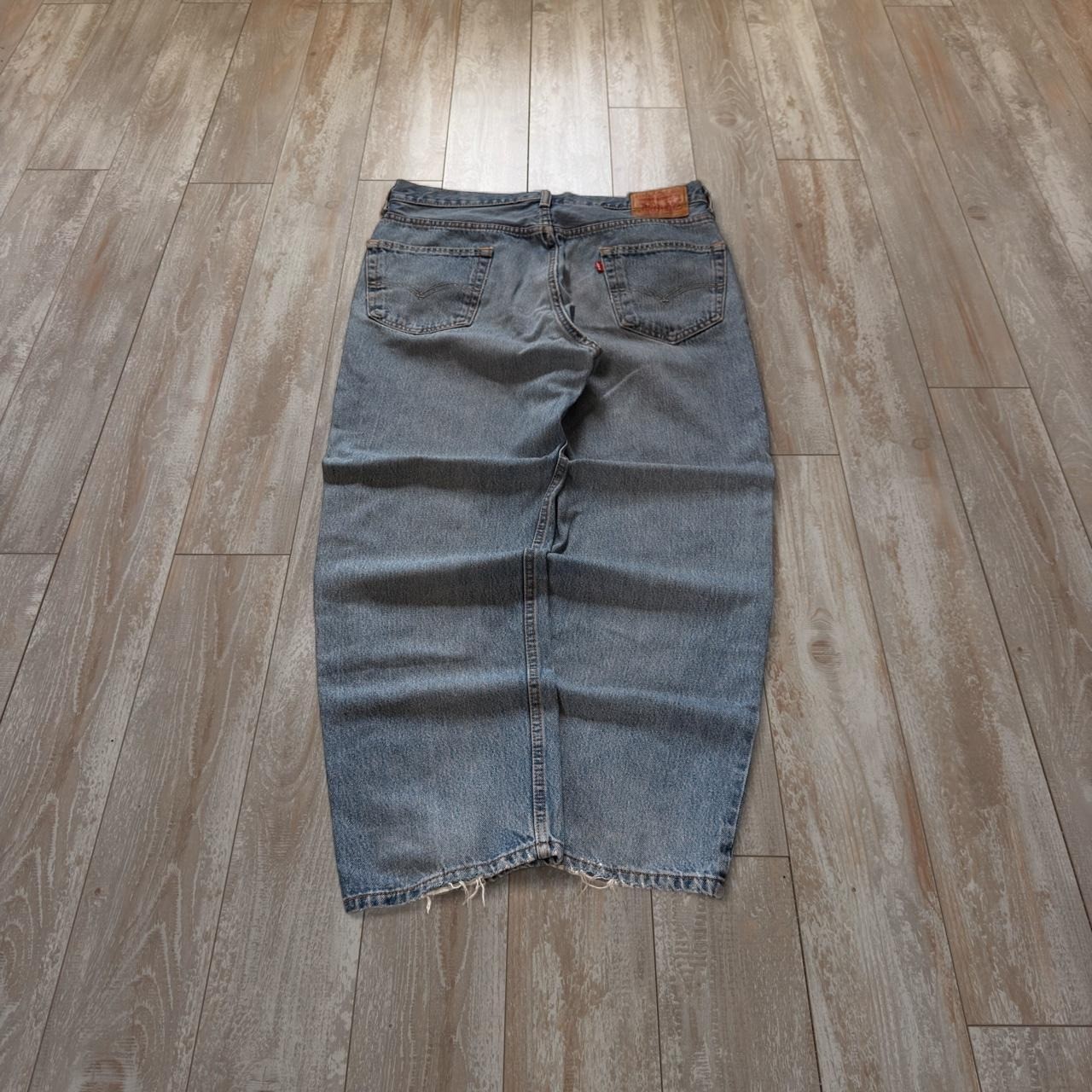 Vintage Levi\'s 550 light washed faded distressed jeans blue essential