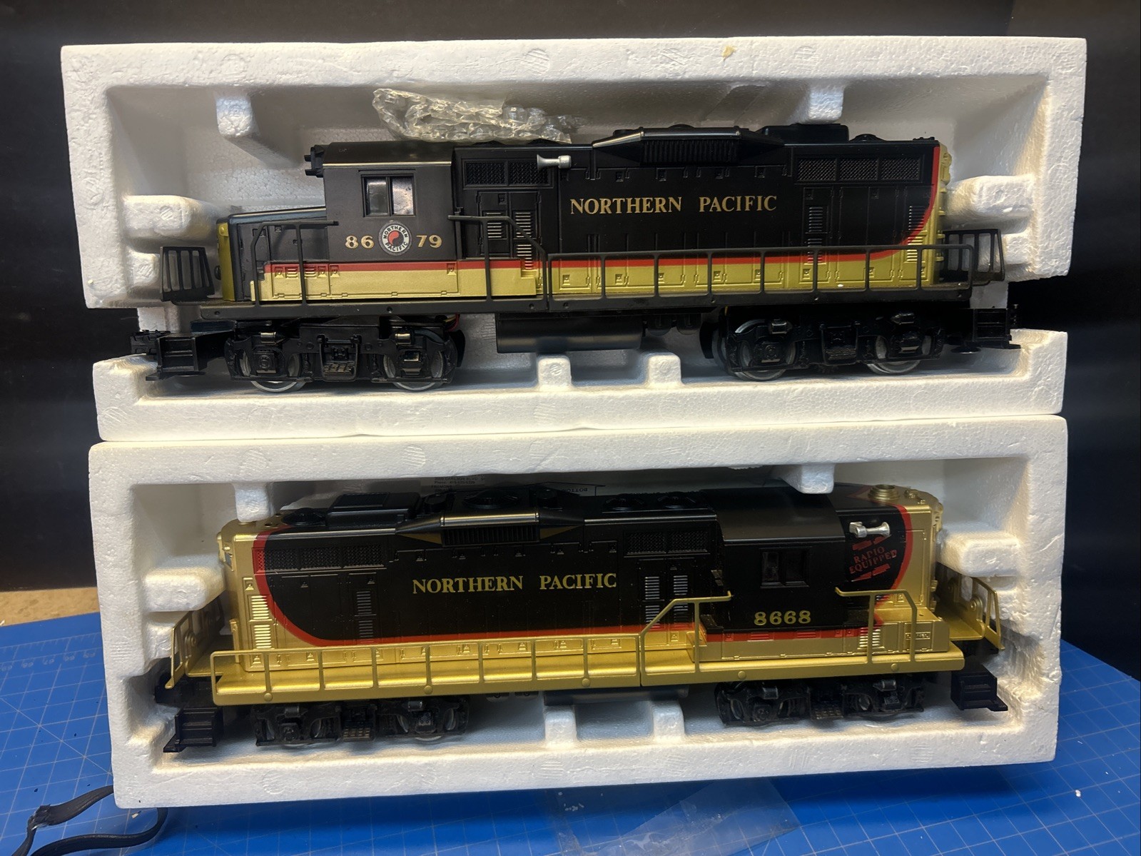 Lionel 6-8679 O Gauge Northern Pacific GP-20 And GP-9 6-8668 Dummy) Works Great