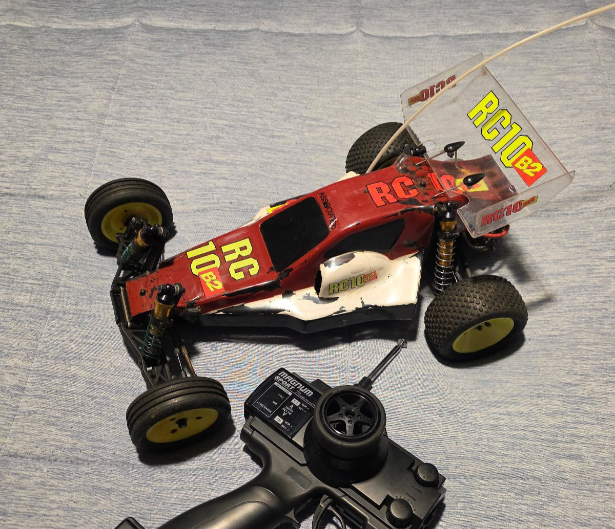 Vintage Team Associated RC10B2 Buggy W Box. Body, Wing, Controller Vintage Team Associated RC10B2 Buggy W Box. Body, Wing, Controller