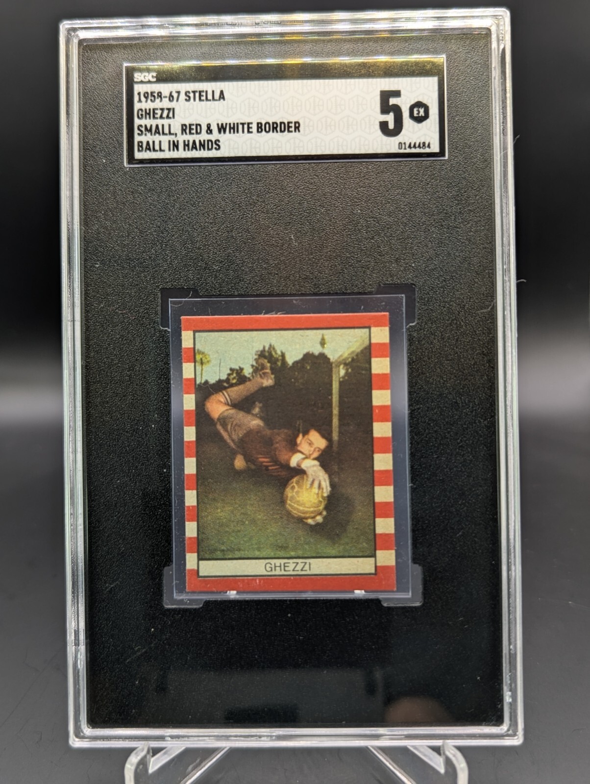 1958-67 Stella Ghezzi Small Red White Border Ball in Hands SGC 5 EXCELLENT