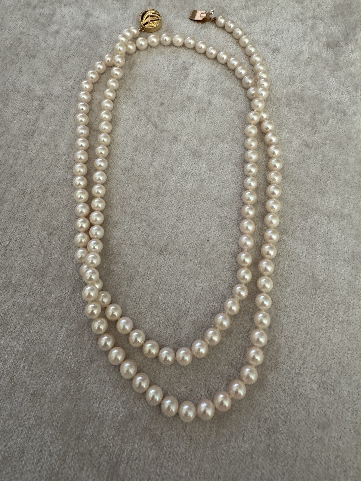 Stunning Vintage Estate 34 Inch Cultured Pearl Necklace Stunning Vintage Estate 34 Inch Cultured Pearl Necklace