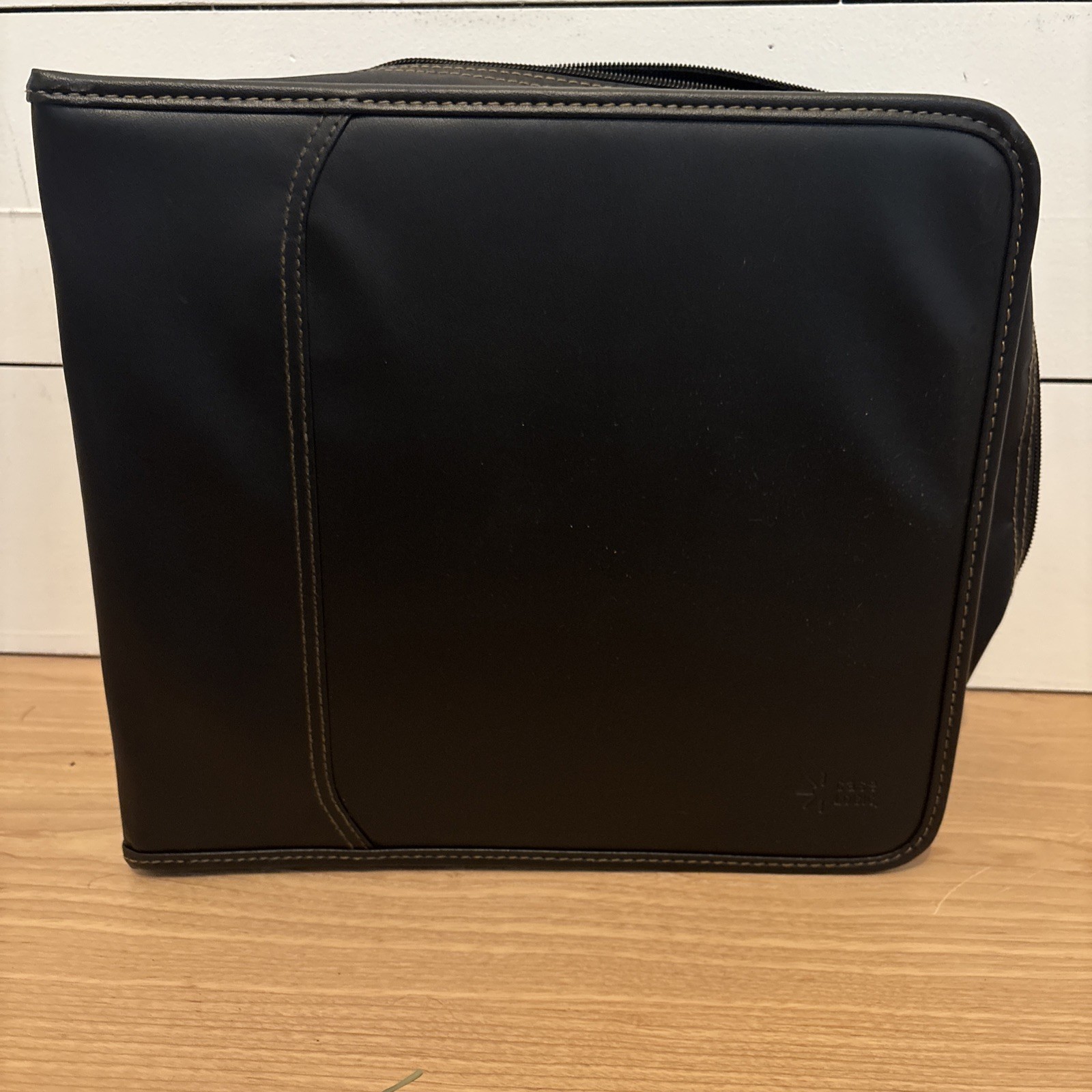 Case Logic CD DVD Binder 40 Sheets holds 320 Discs Vinyl Zip Close Y2K Case Logic CD DVD Binder 40 Sheets holds 320 Discs Vinyl Zip Close Y2K