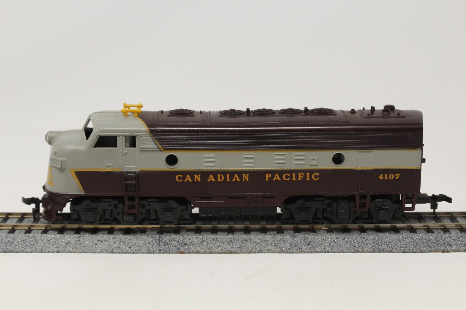 HO Tyco Mantua F7A Diesel Locomotive Canadian Pacific CP #4107 FOR REPAIR