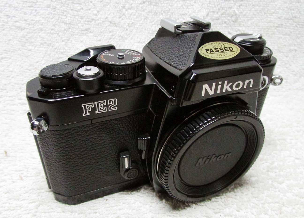 NICE Vintage NIKON FE2 35mm SLR Film BLACK Camera Body. Honeycomb Shutter