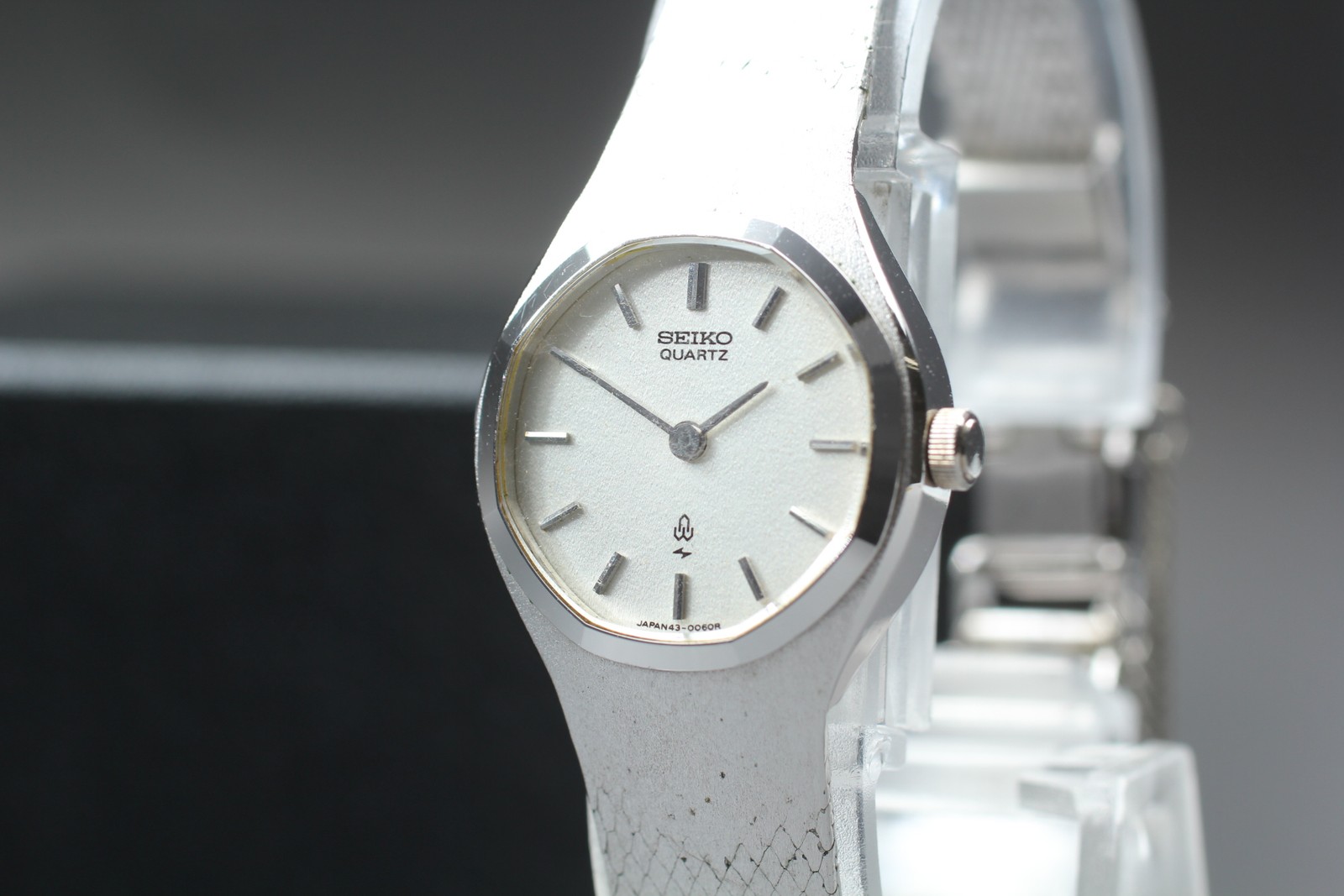 Vintage 1975 N MINT Quartz Seiko Bracelet 43-7000 PDP Womens Watch Made in Japan