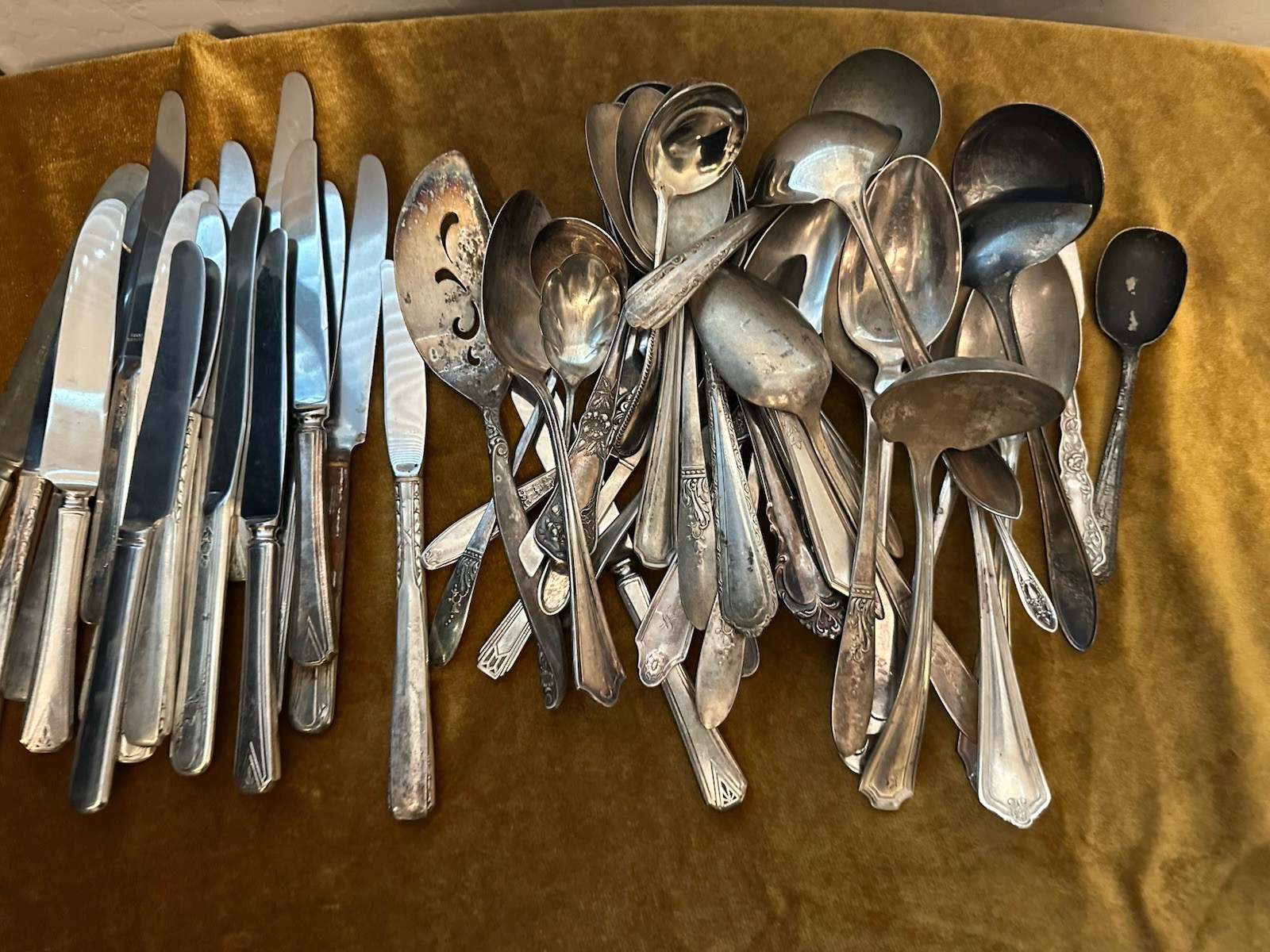 Mixed Vtg Silverplate 54 Pcs  KNIVES & Serving Pieces . Crafting