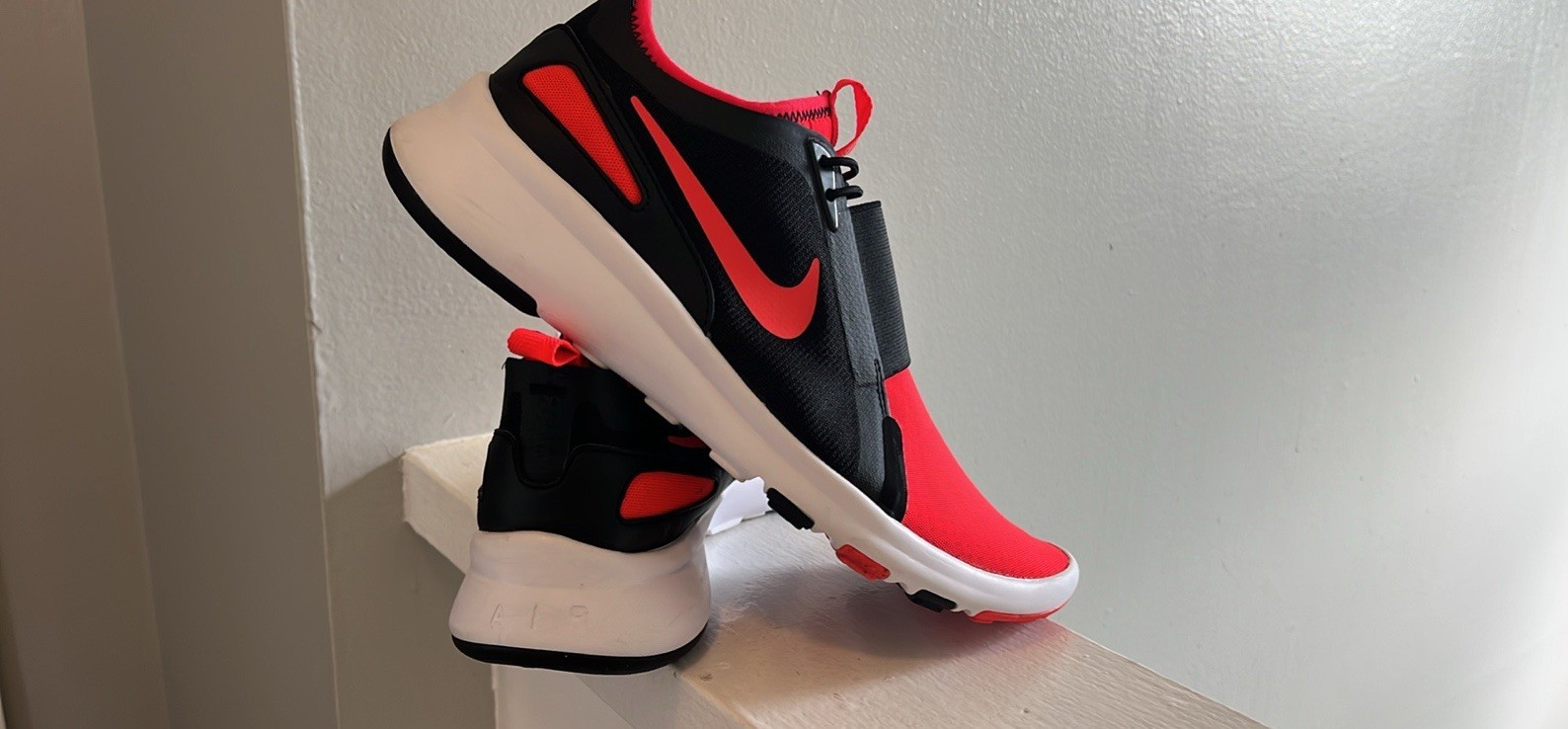 Nike Air Current Slip-On-Black/Red-US10.5 Nike Air Current Slip-On-Black/Red-US10.5