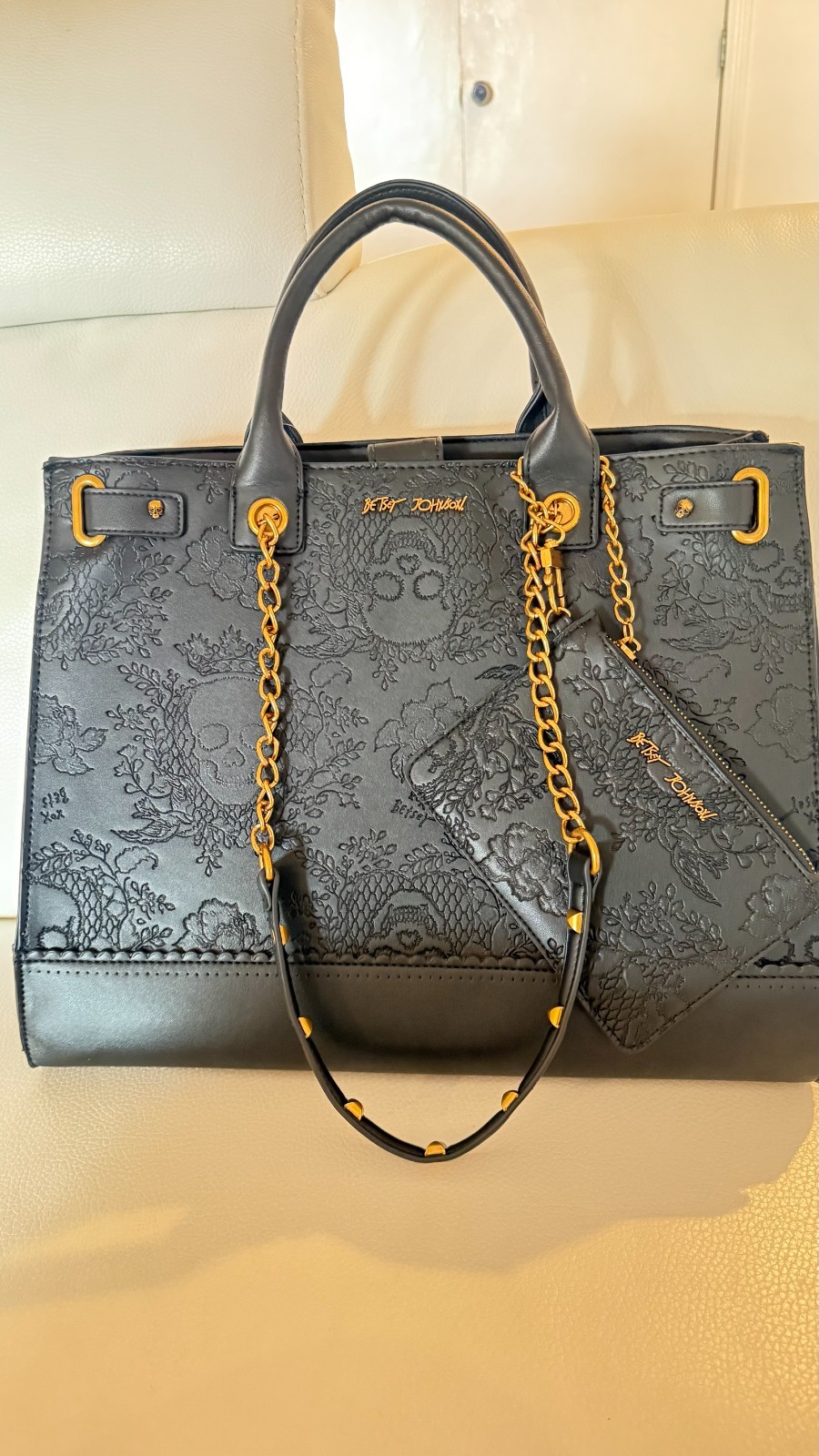 NWT Betsey Johnson XOKIARA Black Skulls & crowns Large Tote Bag w/ wristlet