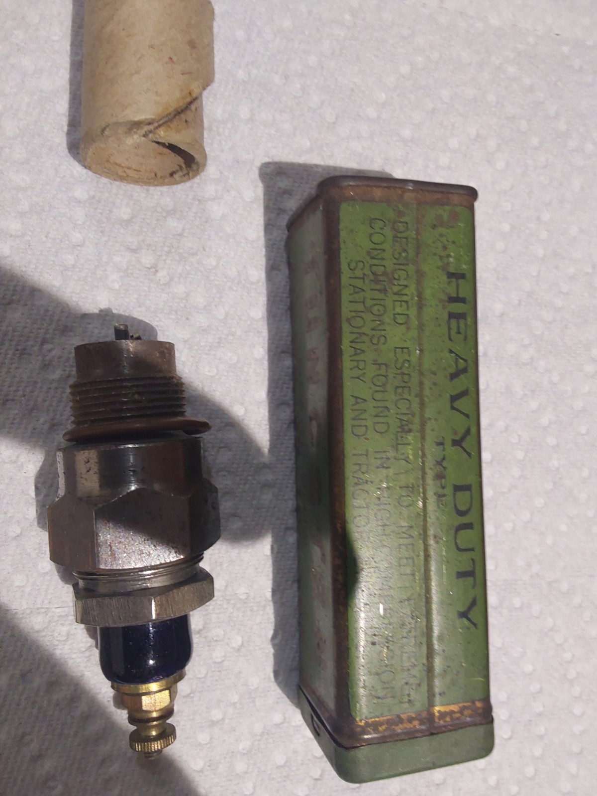 ANTIQUE N.O.S. TUNGSTEN SPARK PLUG IN ORIGINAL TIN. PRE 1920 ANTIQUE N.O.S. TUNGSTEN SPARK PLUG IN ORIGINAL TIN. PRE 1920