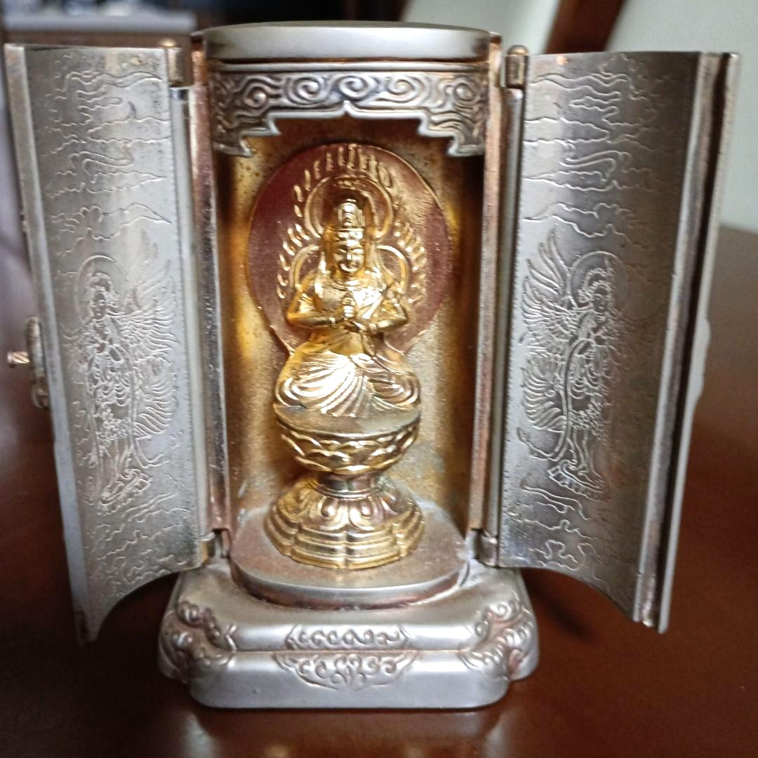 Japanese Vintage Kannon Bodhisattva Statue with Exquisite Metal Engraving Zushi