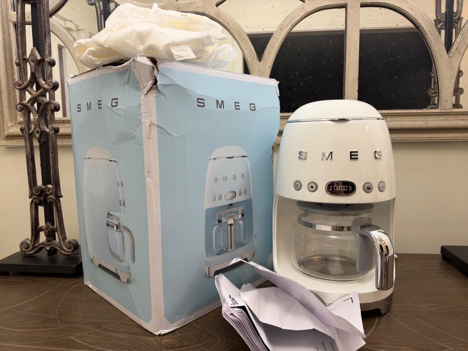 SMEG Drip Coffee Maker, 10-cup Glossy White SMEG Drip Coffee Maker, 10-cup Glossy White
