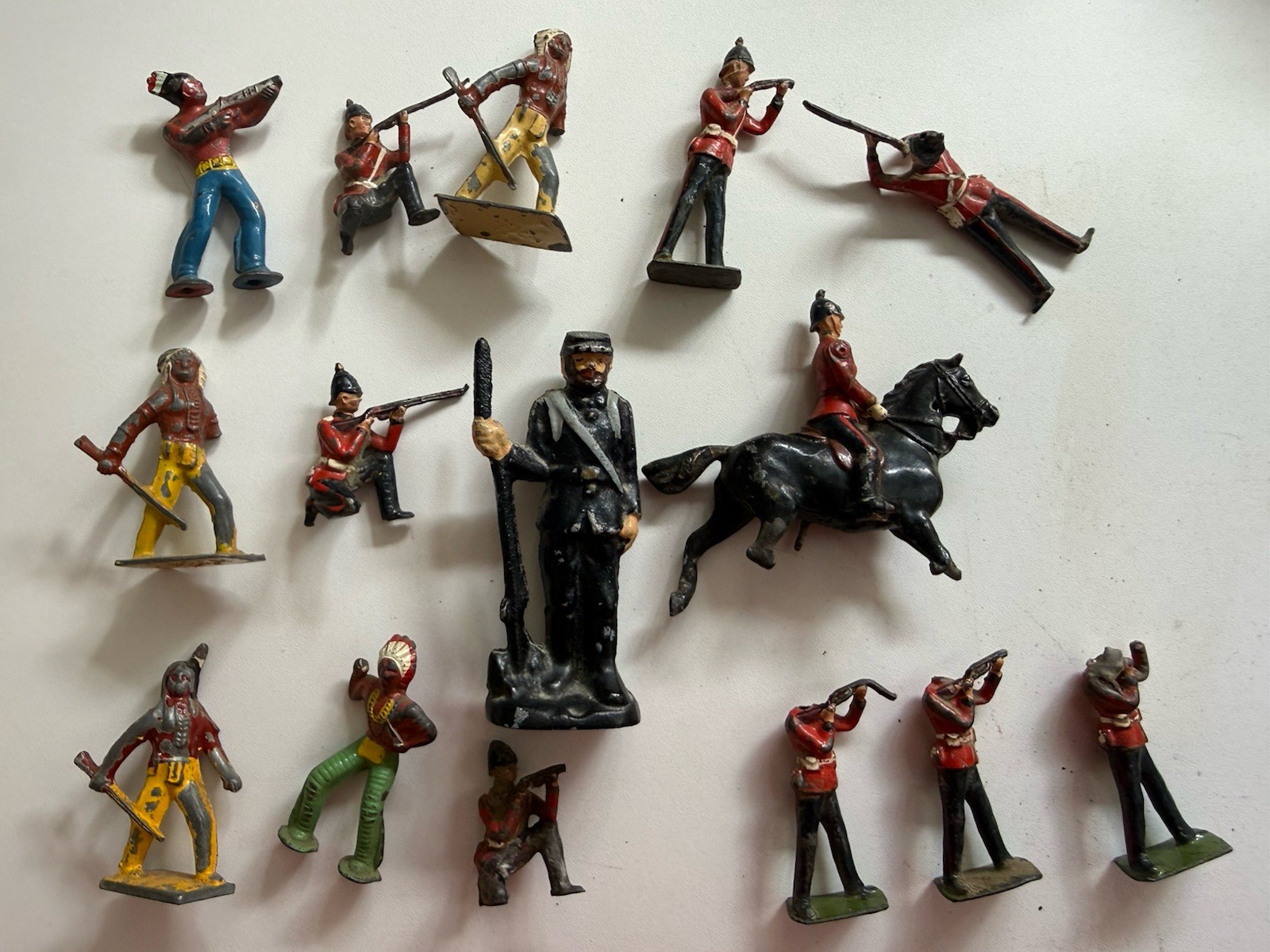 Vintage Lead Toy Soldiers Lot 15 Lincoln Log USA British Cowboy Indian Cannon
