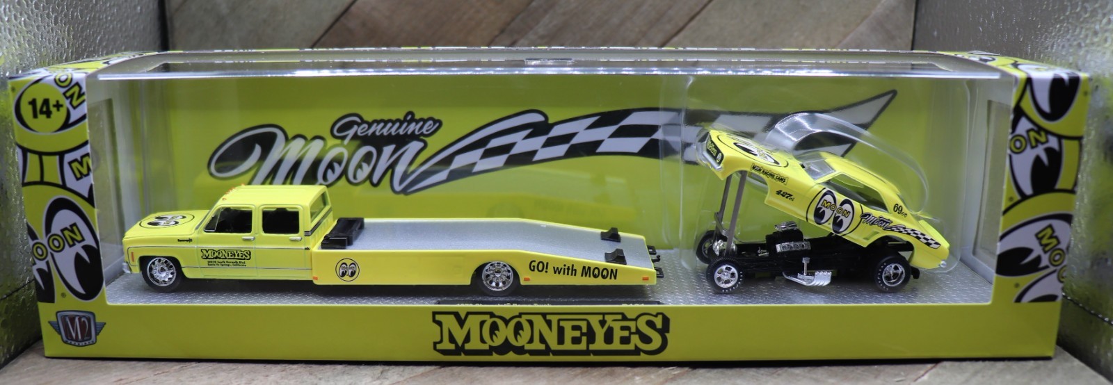 M2 Machines Mooneyes Hauler \'73 Chevrolet Ramp truck/\'69 Chevrolet Camaro Z28 M2 Machines Mooneyes Hauler \'73 Chevrolet Ramp truck/\'69 Chevrolet Camaro Z28
