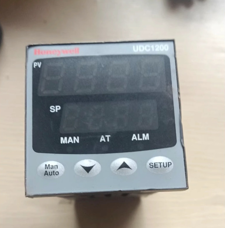 Honeywell Brand new original DC120L10001000 Temperature Controller fast shipping