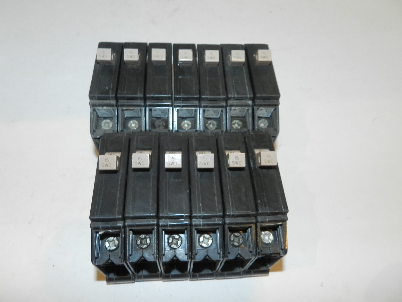 NEW EATON CUTLER HAMMER CH115 1 POLE 15 AMP CIRCUIT BREAKERS LOT OF 13