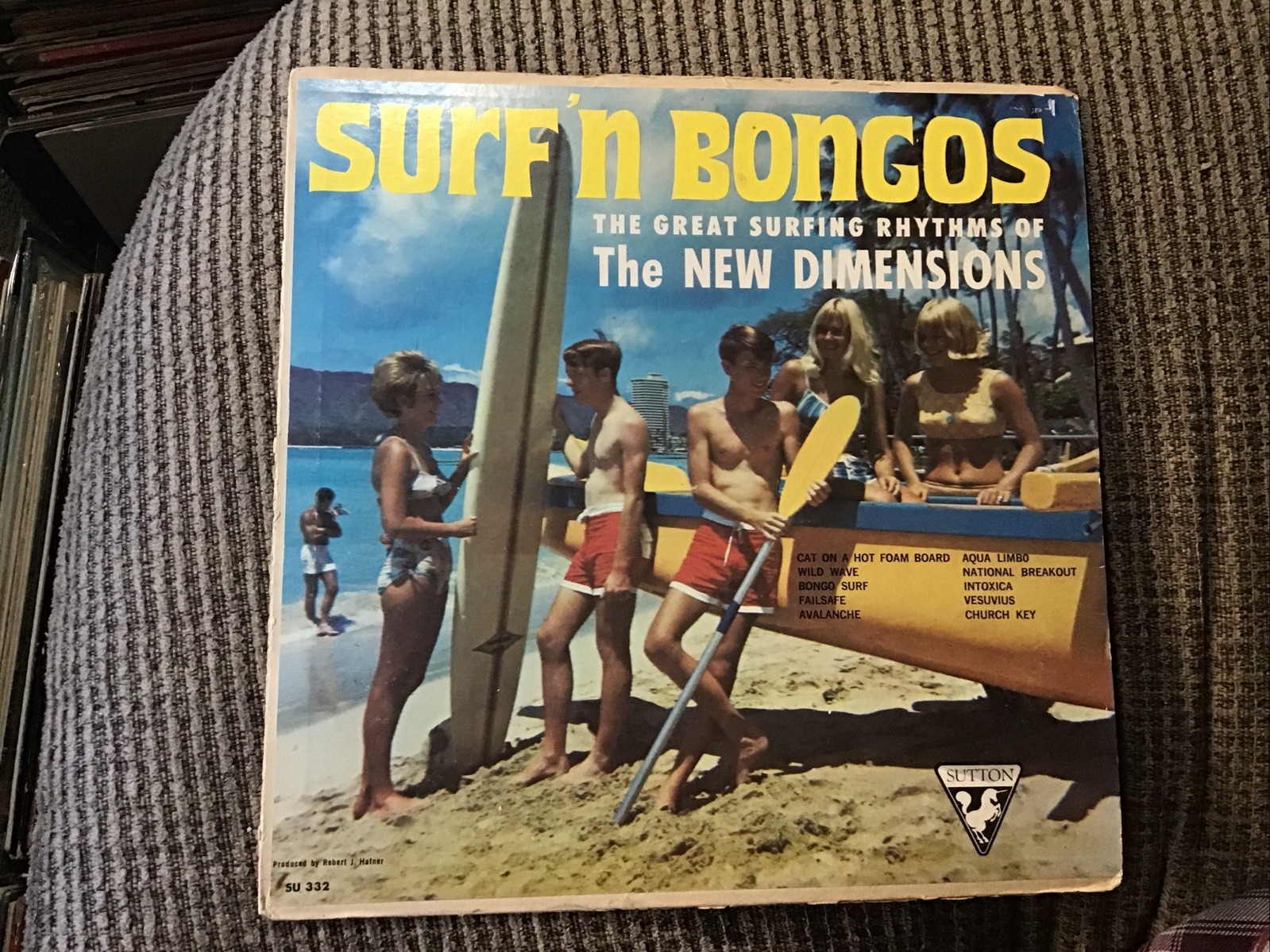 SURF ‘N BONGOS THE GREAT SURFING RHYTHMS OF THE NEW DIMENSIONS 1963 LP SUTTON