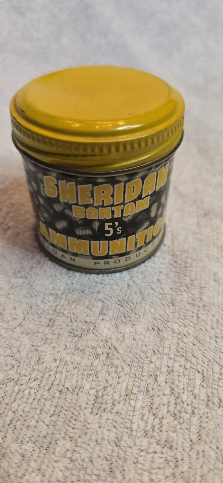 Vintage 1960s Sheridan Bantams Ammunition Canister. Full of original pellets Vintage 1960s Sheridan Bantams Ammunition Canister. Full of original pellets