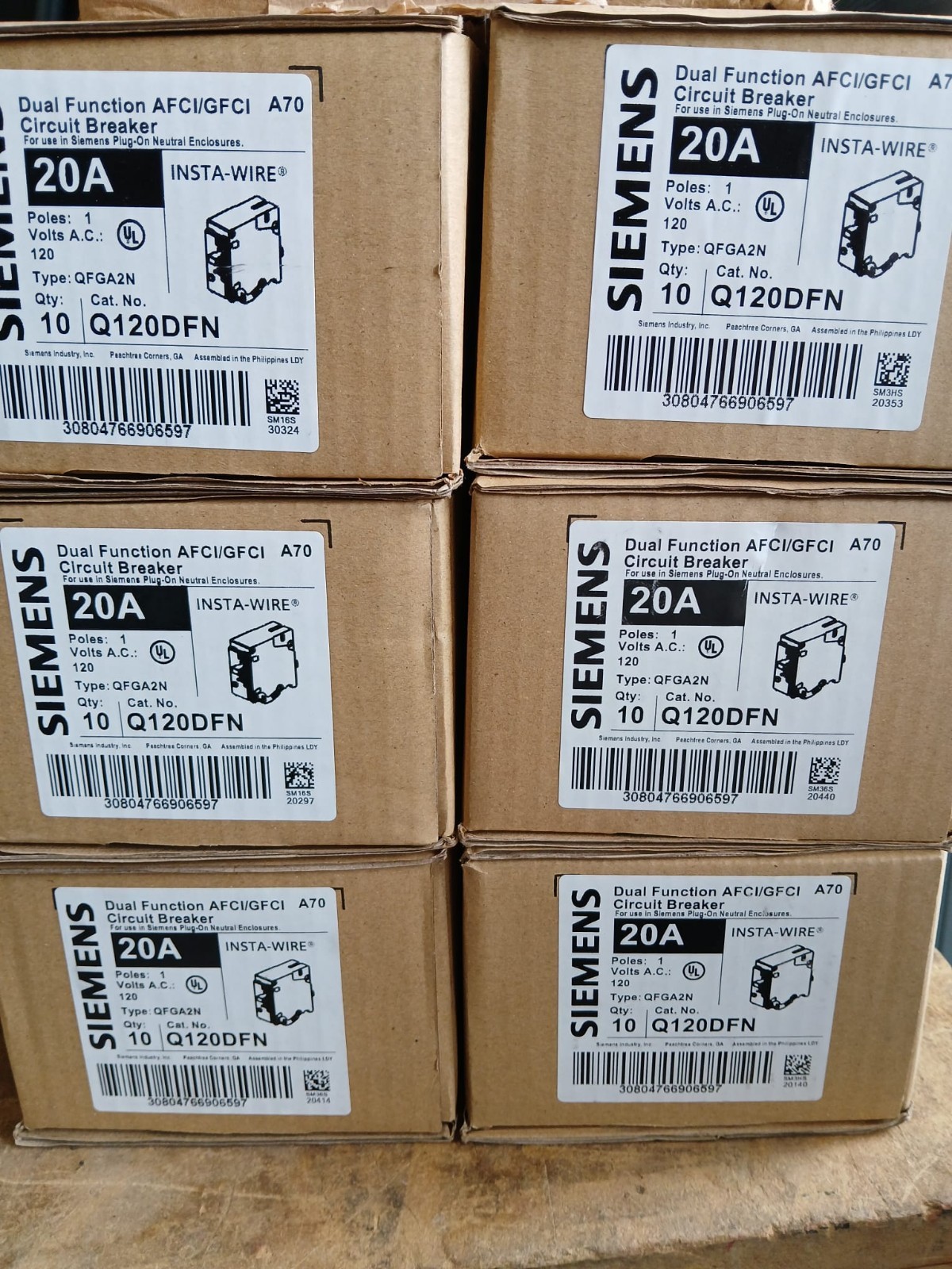 10 NEW  SIEMENS Q120DFN 20A 1 P. 120V DUAL FUNCTION PLUG ON NEUTRAL INTEGRATED 