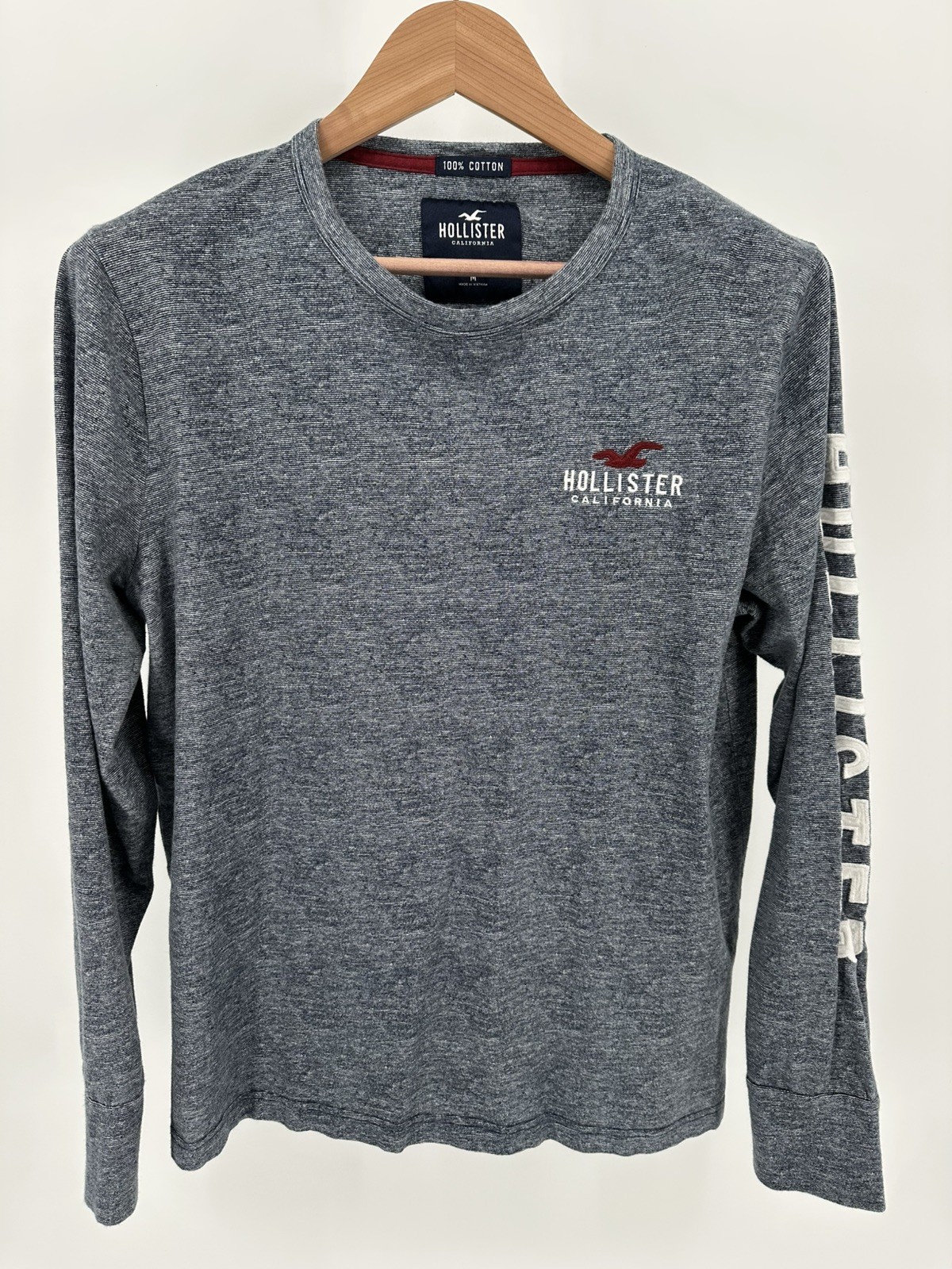 Hollister Men’s Long Sleeve Graphic T-shirt Grey Heather Red Chest Logo Sz M